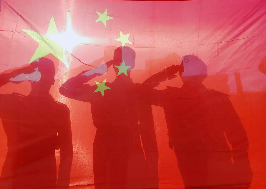 当男性体内的雄性激素充足时,通常会表现出两大显著特征